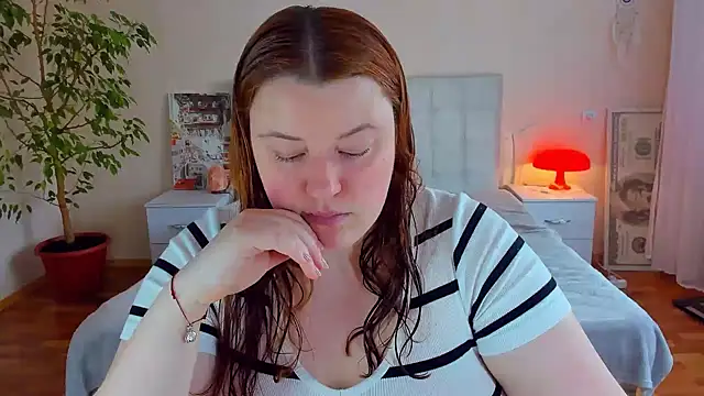 Snapshot of PolinaSalvatore chatting on May 19, 2026, 2:46 pm PolinaSalvatore online show from May 19, 2026, 2:46 pm