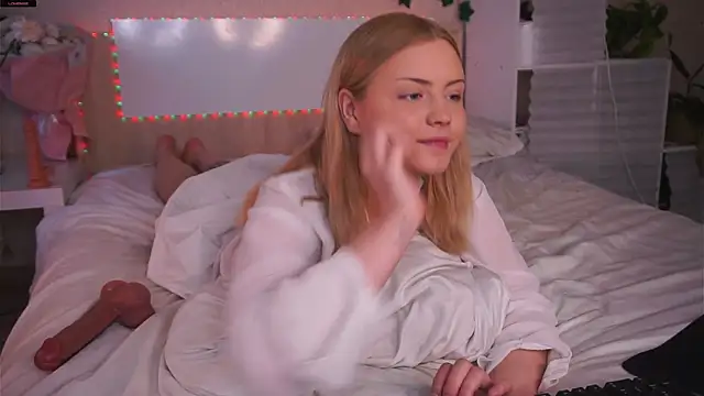 Snapshot of missbeatriss chatting on October 18, 2025, 11:01 am missbeatriss online show from October 18, 2025, 11:01 am