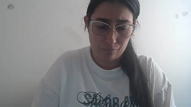 Snapshot of andreaisis2 chatting on July 1, 2026, 8:20 pm andreaisis2 online show from July 1, 2026, 8:20 pm