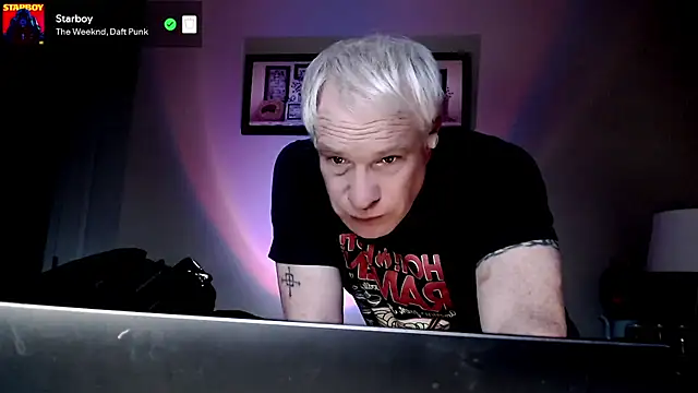 Snapshot of Snarfle82 chatting on November 6, 2025, 5:39 pm Snarfle82 online show from November 6, 2025, 5:39 pm