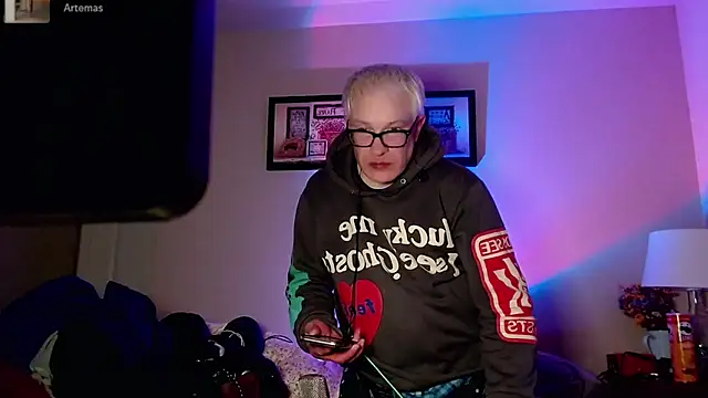 Snapshot of Snarfle82 chatting on December 4, 2025, 4:00 am Snarfle82 online show from December 4, 2025, 4:00 am