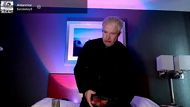 Snapshot of Snarfle82 chatting on December 20, 2025, 6:33 pm Snarfle82 online show from December 20, 2025, 6:33 pm