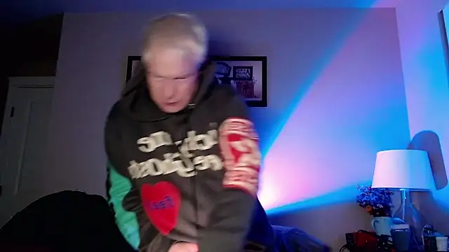 Snapshot of Snarfle82 chatting on December 2, 2025, 12:33 am Snarfle82 online show from December 2, 2025, 12:33 am