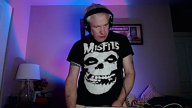 Snapshot of Snarfle82 chatting on November 20, 2025, 1:12 pm Snarfle82 online show from November 20, 2025, 1:12 pm