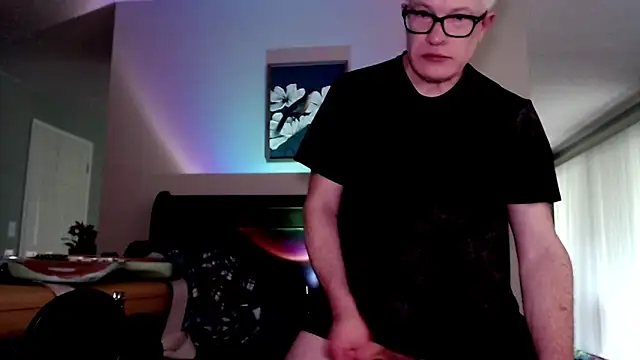 Snarfle82 online show from October 26, 2025, 7:14 pm