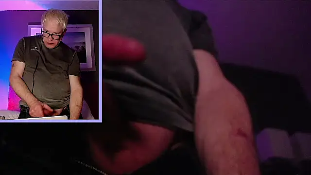 Snapshot of Snarfle82 chatting on December 19, 2025, 5:32 am Snarfle82 online show from December 19, 2025, 5:32 am