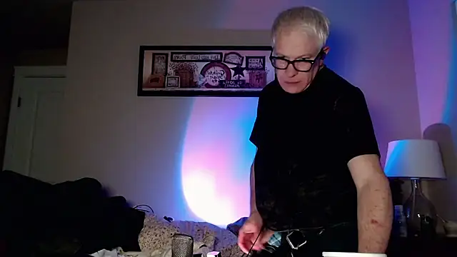 Snapshot of Snarfle82 chatting on December 3, 2025, 5:19 am Snarfle82 online show from December 3, 2025, 5:19 am