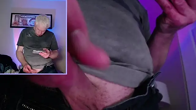 Snapshot of Snarfle82 chatting on December 14, 2025, 8:25 pm Snarfle82 online show from December 14, 2025, 8:25 pm