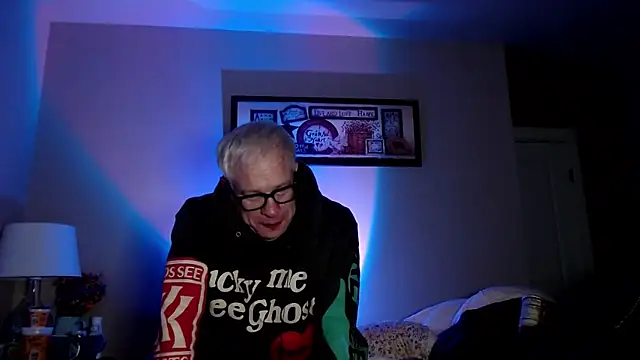 Snapshot of Snarfle82 chatting on November 27, 2025, 8:37 am Snarfle82 online show from November 27, 2025, 8:37 am