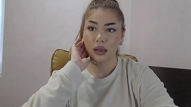 Snapshot of Ella_sweety chatting on May 20, 2026, 5:37 am Ella sweety online show from May 20, 2026, 5:37 am