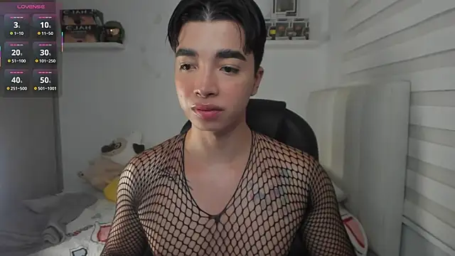 Snapshot of santy7v7 chatting on May 3, 2026, 1:25 pm santy7v7 online show from May 3, 2026, 1:25 pm
