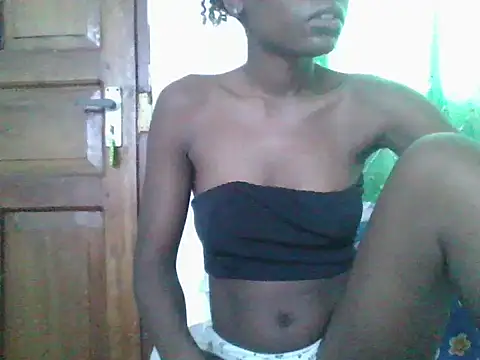 sweetchic  online show from October 28, 2025, 10:03 am