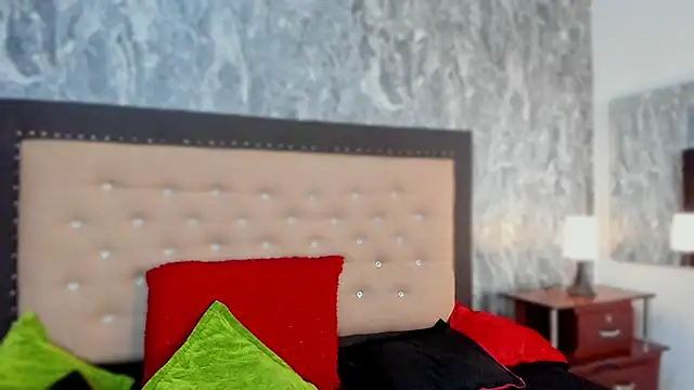 Lia sarahi online show from March 17, 2025, 3:50 pm