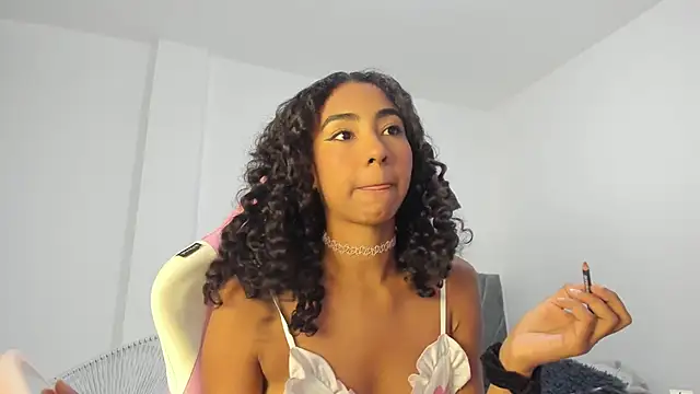 Snapshot of khaliope chatting on January 14, 2026, 8:01 pm khaliope online show from January 14, 2026, 8:01 pm