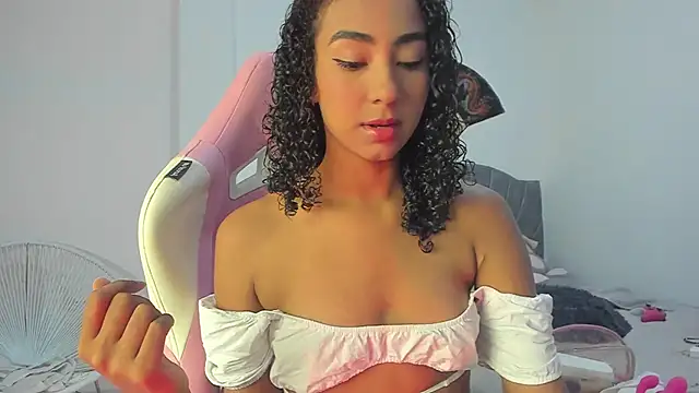 Snapshot of khaliope chatting on December 2, 2025, 8:43 pm khaliope online show from December 2, 2025, 8:43 pm