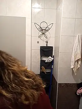 Snapshot of DienkaGreen chatting on November 4, 2025, 12:20 pm DienkaGreen online show from November 4, 2025, 12:20 pm