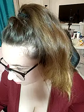 Snapshot of DienkaGreen chatting on November 6, 2025, 5:11 am DienkaGreen online show from November 6, 2025, 5:11 am