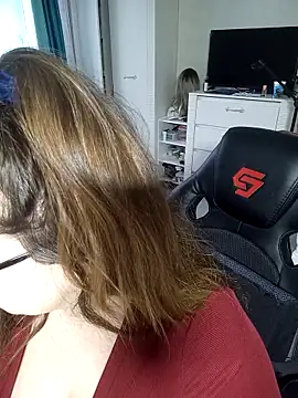 Snapshot of DienkaGreen chatting on October 31, 2025, 10:56 am DienkaGreen online show from October 31, 2025, 10:56 am