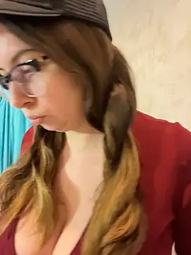 Snapshot of DienkaGreen chatting on February 3, 2026, 9:47 am DienkaGreen online show from February 3, 2026, 9:47 am