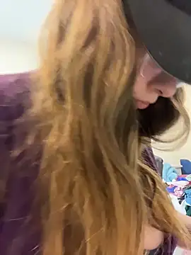 Snapshot of DienkaGreen chatting on March 3, 2026, 4:52 am DienkaGreen online show from March 3, 2026, 4:52 am