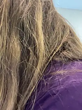 Snapshot of DienkaGreen chatting on December 2, 2025, 6:37 am DienkaGreen online show from December 2, 2025, 6:37 am