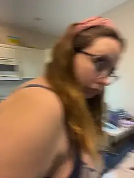 Snapshot of DienkaGreen chatting on December 20, 2025, 2:03 am DienkaGreen online show from December 20, 2025, 2:03 am