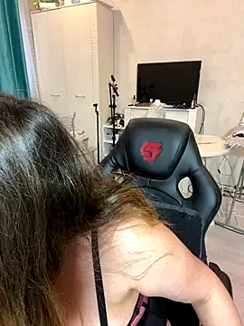 Snapshot of DienkaGreen chatting on November 17, 2025, 11:47 am DienkaGreen online show from November 17, 2025, 11:47 am