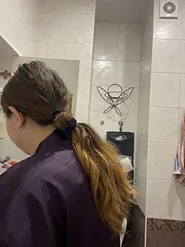 Snapshot of DienkaGreen chatting on January 13, 2026, 6:39 am DienkaGreen online show from January 13, 2026, 6:39 am