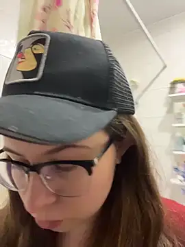 Snapshot of DienkaGreen chatting on February 1, 2026, 2:04 pm DienkaGreen online show from February 1, 2026, 2:04 pm