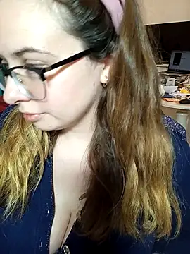 Snapshot of DienkaGreen chatting on November 9, 2025, 4:33 pm DienkaGreen online show from November 9, 2025, 4:33 pm