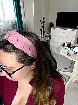 Snapshot of DienkaGreen chatting on November 12, 2025, 11:36 am DienkaGreen online show from November 12, 2025, 11:36 am