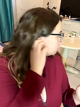 Snapshot of DienkaGreen chatting on November 19, 2025, 12:05 pm DienkaGreen online show from November 19, 2025, 12:05 pm