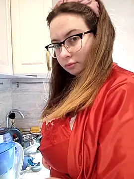 Snapshot of DienkaGreen chatting on December 14, 2025, 1:06 pm DienkaGreen online show from December 14, 2025, 1:06 pm