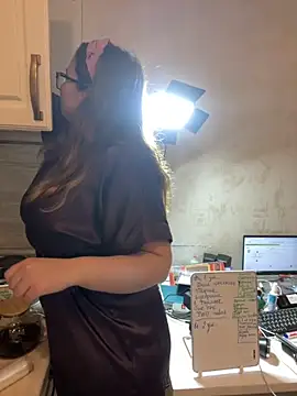 Snapshot of DienkaGreen chatting on December 1, 2025, 2:29 pm DienkaGreen online show from December 1, 2025, 2:29 pm