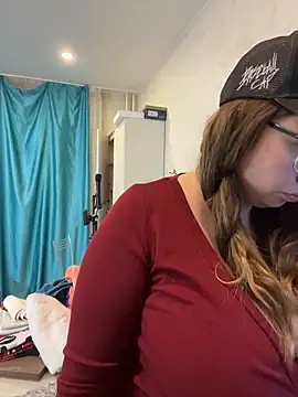 Snapshot of DienkaGreen chatting on February 4, 2026, 11:00 pm DienkaGreen online show from February 4, 2026, 11:00 pm