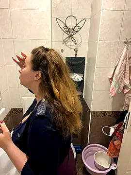 Snapshot of DienkaGreen chatting on November 16, 2025, 6:34 pm DienkaGreen online show from November 16, 2025, 6:34 pm