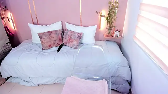 lena paulxo online show from February 25, 2026, 6:30 pm