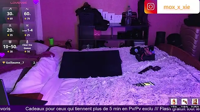 Moxxxie online show from April 16, 2026, 2:07 pm