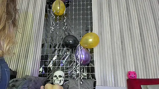 BriannaChelsea online show from October 31, 2025, 12:13 pm