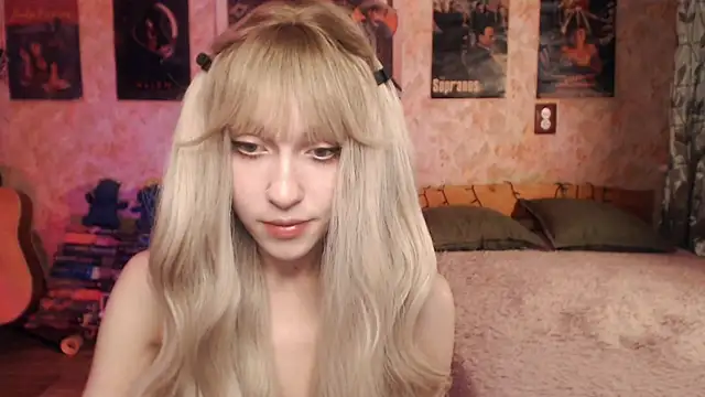 Snapshot of Friendly_Ellie chatting on March 19, 2025, 11:14 pm Friendly Ellie online show from March 19, 2025, 11:14 pm