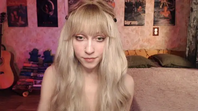 Snapshot of Friendly_Ellie chatting on February 21, 2025, 12:17 pm Friendly Ellie online show from February 21, 2025, 12:17 pm