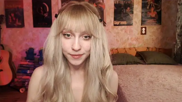 Snapshot of Friendly_Ellie chatting on March 12, 2025, 2:20 am Friendly Ellie online show from March 12, 2025, 2:20 am