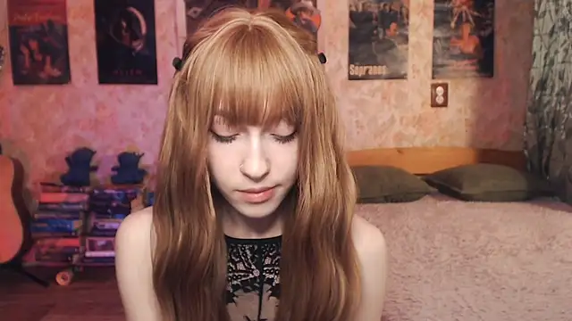 Snapshot of Friendly_Ellie chatting on October 18, 2025, 1:18 am Friendly Ellie online show from October 18, 2025, 1:18 am