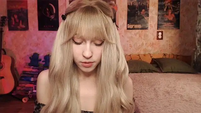 Snapshot of Friendly_Ellie chatting on March 10, 2025, 12:07 am Friendly Ellie online show from March 10, 2025, 12:07 am