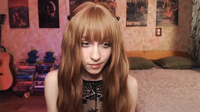 Snapshot of Friendly_Ellie chatting on October 28, 2025, 1:21 pm Friendly Ellie online show from October 28, 2025, 1:21 pm