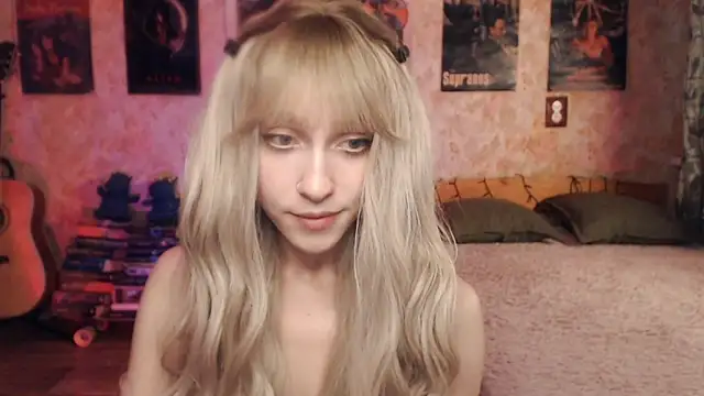 Snapshot of Friendly_Ellie chatting on March 21, 2025, 3:22 am Friendly Ellie online show from March 21, 2025, 3:22 am