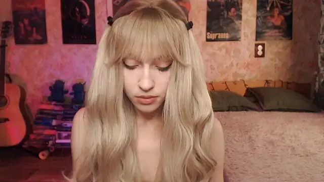 Snapshot of Friendly_Ellie chatting on March 14, 2025, 12:10 am Friendly Ellie online show from March 14, 2025, 12:10 am