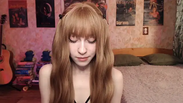 Snapshot of Friendly_Ellie chatting on November 18, 2025, 11:15 pm Friendly Ellie online show from November 18, 2025, 11:15 pm