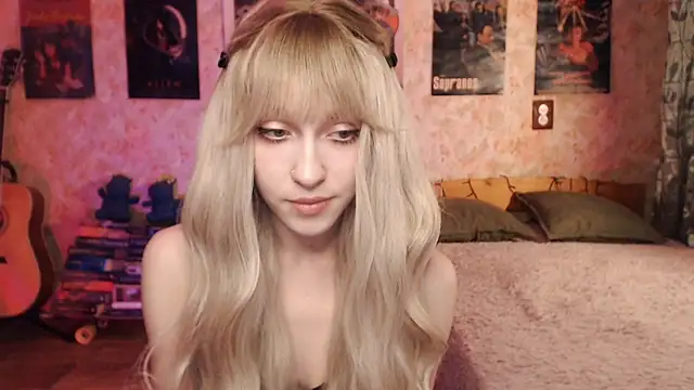 Snapshot of Friendly_Ellie chatting on March 2, 2025, 11:17 pm Friendly Ellie online show from March 2, 2025, 11:17 pm