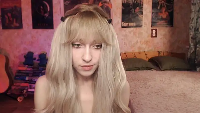 Snapshot of Friendly_Ellie chatting on March 21, 2025, 12:18 am Friendly Ellie online show from March 21, 2025, 12:18 am